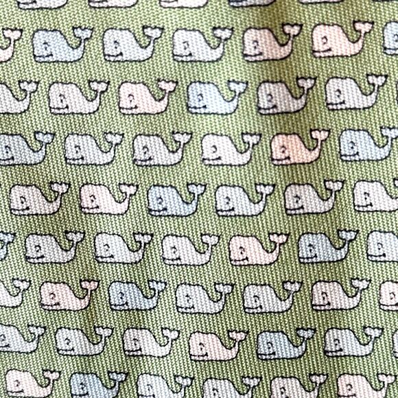 Vineyard Vines Men’s 100% Silk Neck Tie Green Tiny Whale All Over Print - Picture 1 of 6